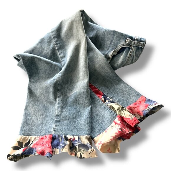 Women's Versona Contemporary Boho Ankle Jeans Flare Ruffle Floral Hem Size 29 - Picture 4 of 8